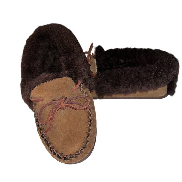 L.L. Bean Women’s Wicked Good Moccasin Slippers Size 10 Brown Suede Shearling - Picture 1 of 10